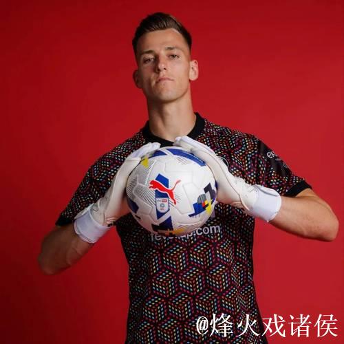 最已阵?曼联奥纳纳替代者首选非巴因迪尔,小将有望在热身赛首发 最已阵?曼联奥纳纳替代者首选非巴因迪尔,小将有望在热身赛首发